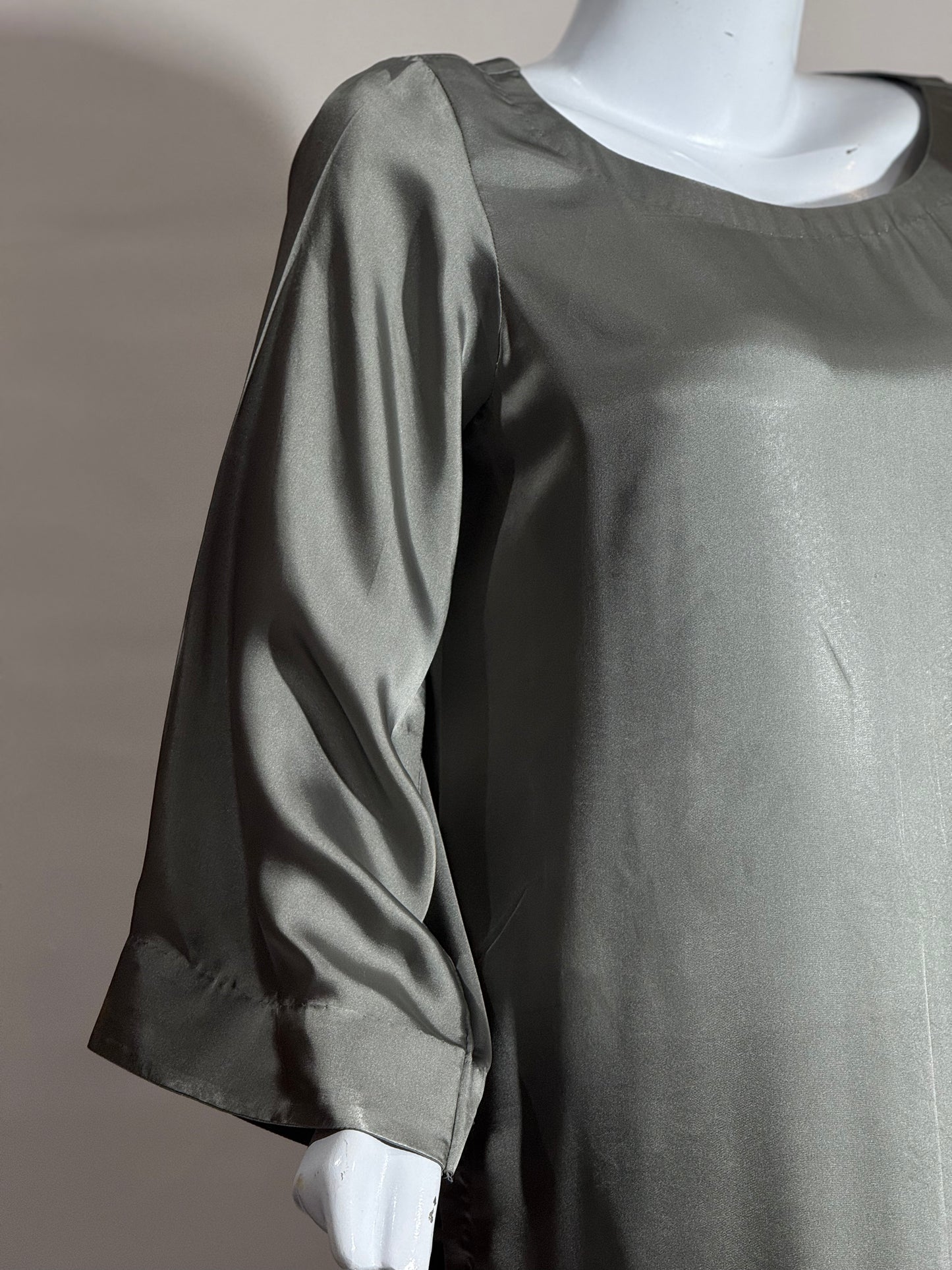 Stylish 2-Piece Casual Outfit – Soft and Comfortable Silk Fabric