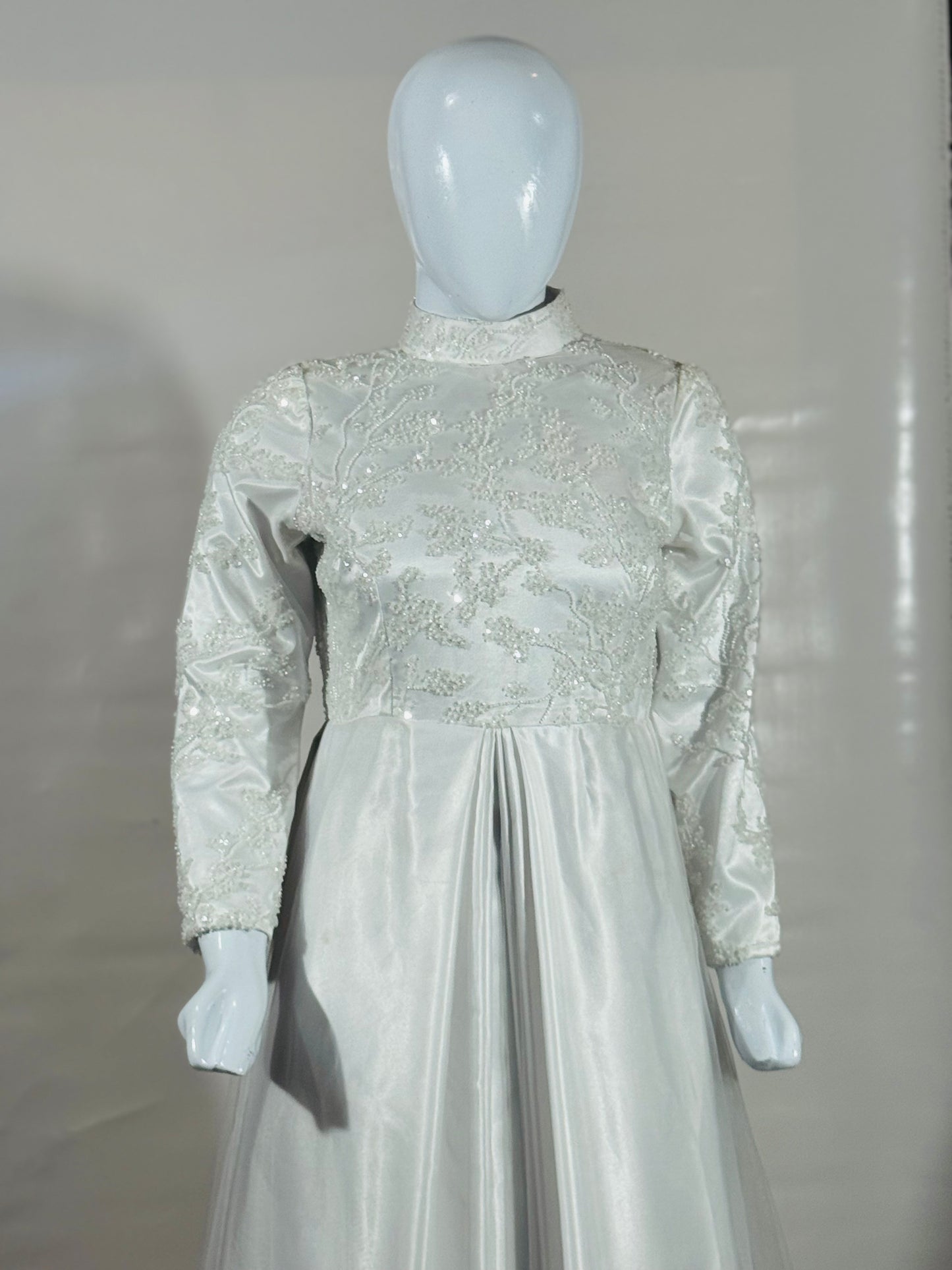Luxury Bridal Maxi – Net and Silk Fabric Elegance for Your Special Day