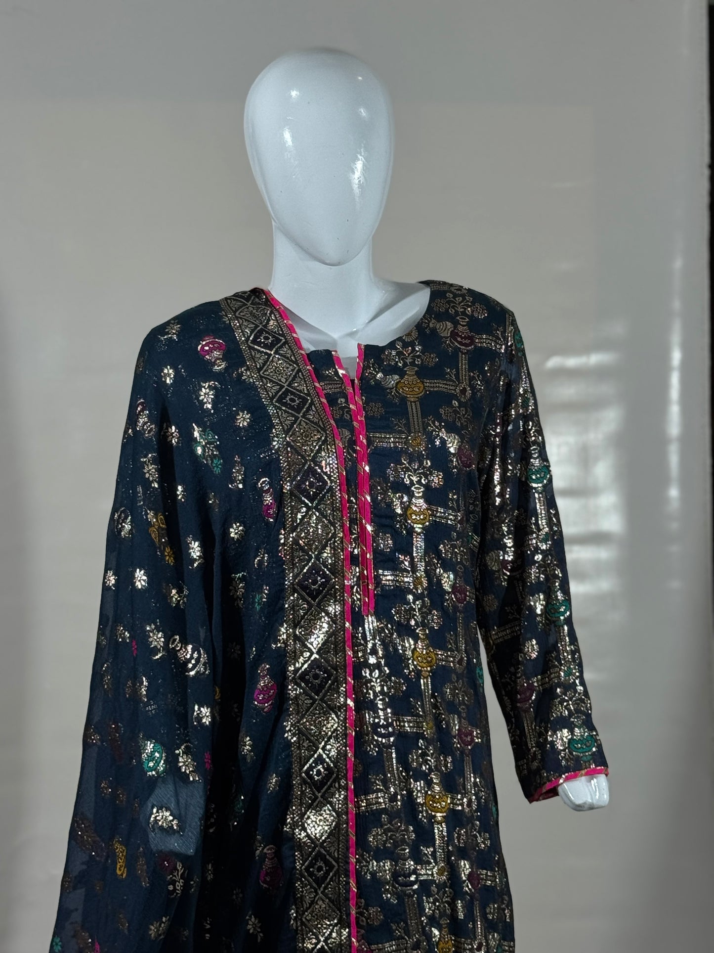 3-Piece Party Wear Dress – Pure Zari Fabric with Luxurious Detailing
