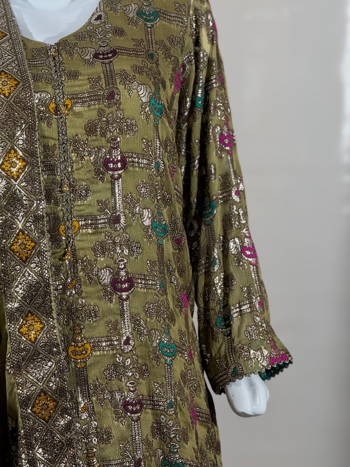 3-Piece Party Wear Dress – Pure Zari Fabric with Luxurious Detailing